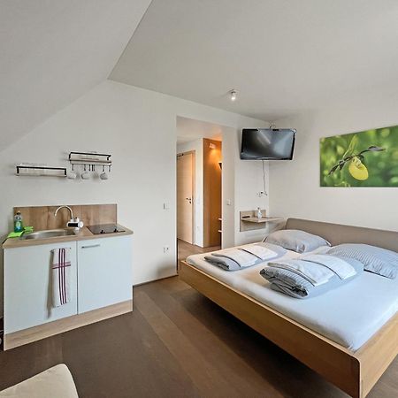 Modernes & Gepflegtes Hotelzimmer Mit Kueche! Bernstadt  Luaran gambar