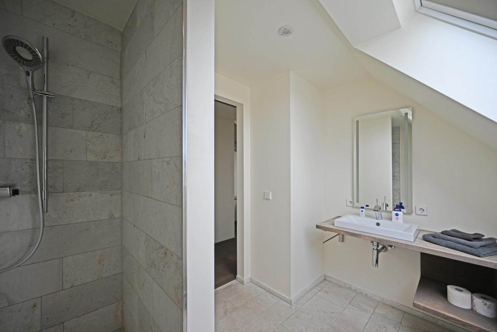 Modernes & Gepflegtes Hotelzimmer Mit Kueche! Bernstadt  Luaran gambar