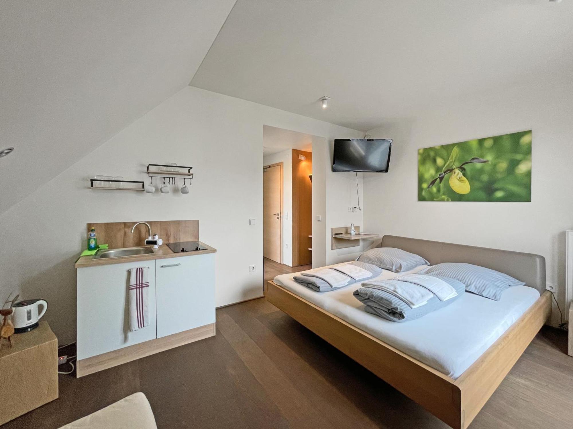 Modernes & Gepflegtes Hotelzimmer Mit Kueche! Bernstadt  Luaran gambar