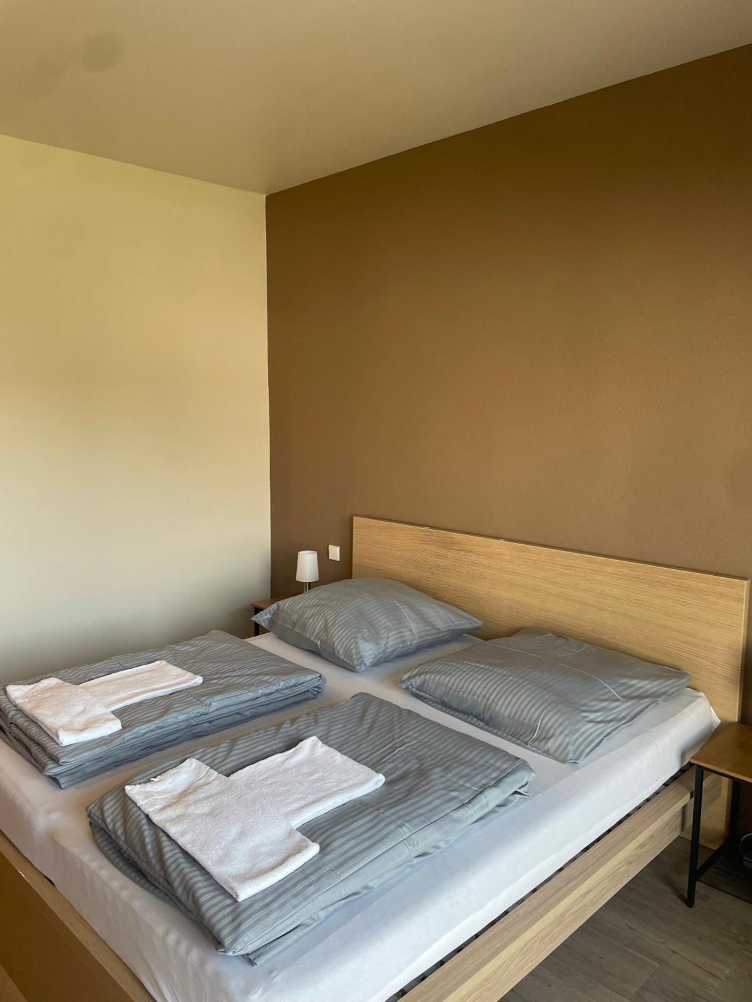 Modernes & Gepflegtes Hotelzimmer Mit Kueche! Bernstadt  Luaran gambar