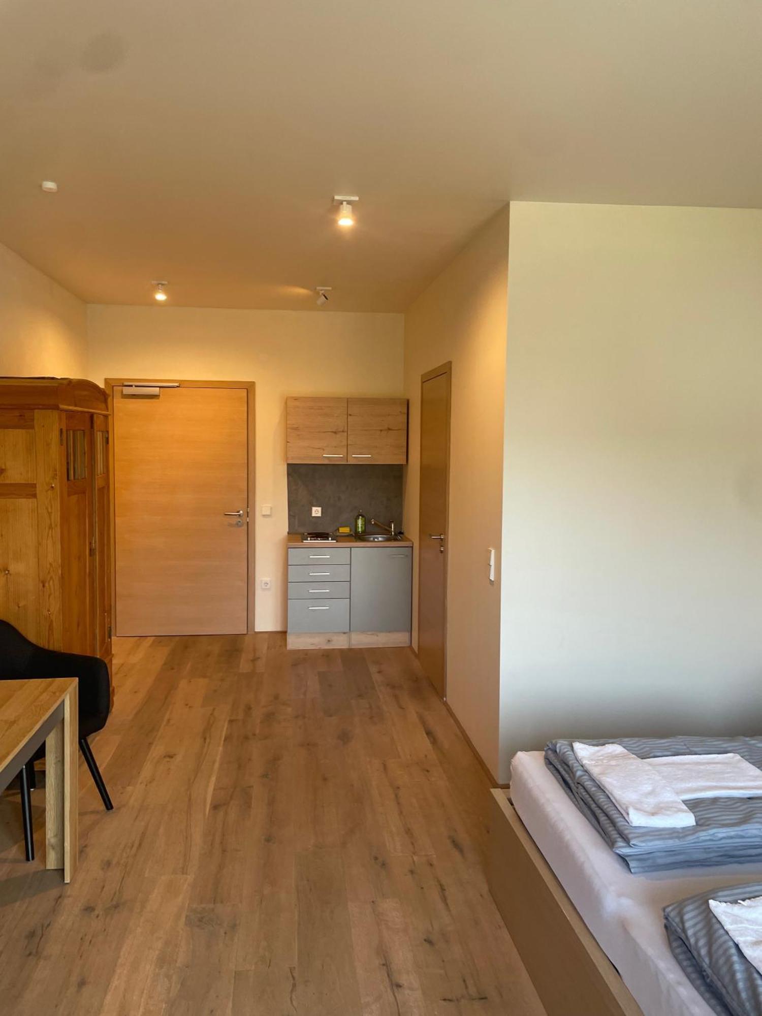 Modernes & Gepflegtes Hotelzimmer Mit Kueche! Bernstadt  Luaran gambar
