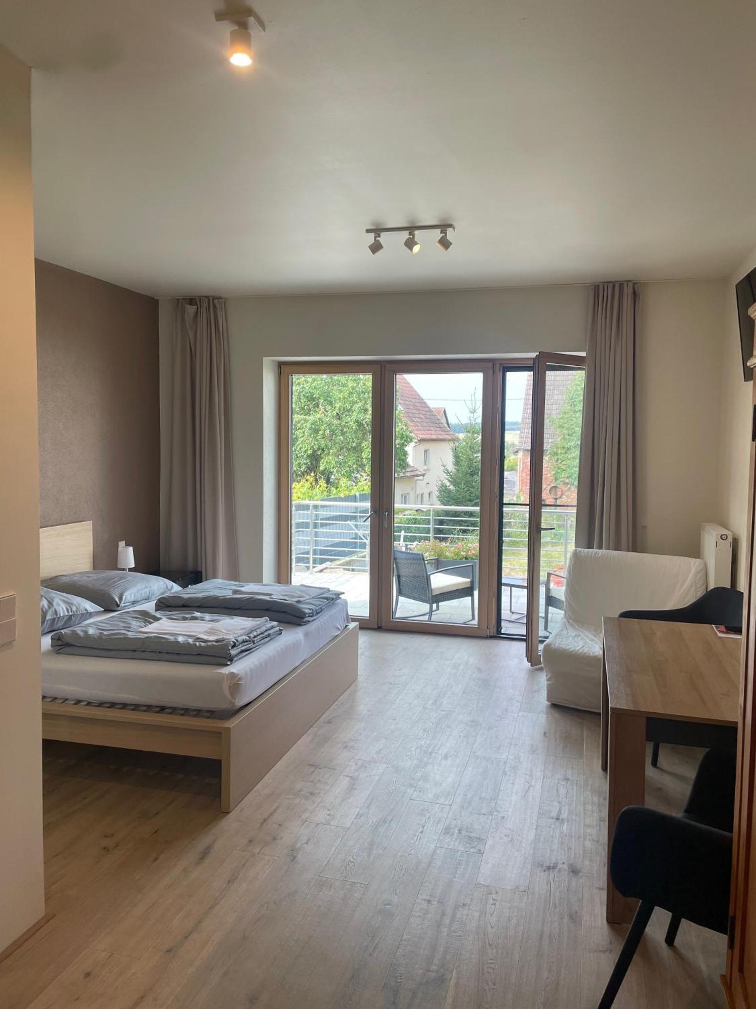 Modernes & Gepflegtes Hotelzimmer Mit Kueche! Bernstadt  Luaran gambar
